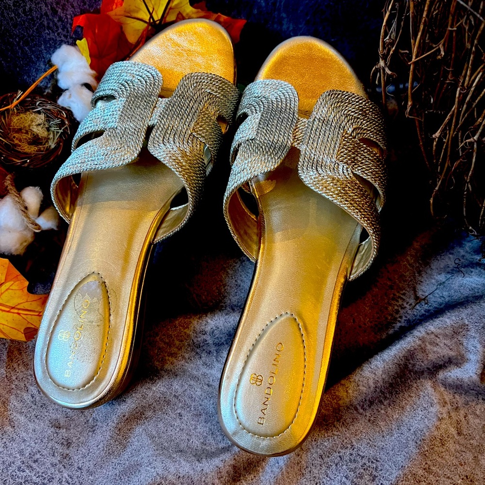 Bandolino Kaylor sandal size 8. Retails for $60+. Get them here for $30